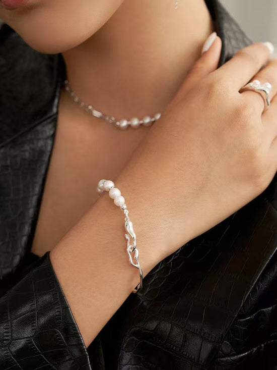 Fashionable and high-end sterling silver pearl bracelet