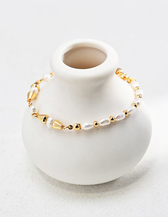 Fashionable and luxurious pearl bracelet