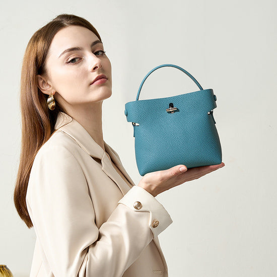 Chic Leather Bucket Bag for Women Commuters